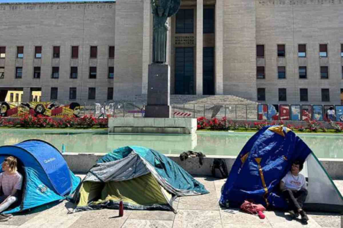 Studenti accampati all'interno dell'Università La Sapienza